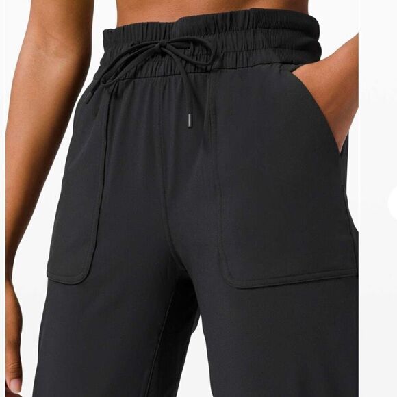 Lululemon Beyond The Studio Crop Pants Black Size 8 - Picture 5 of 9